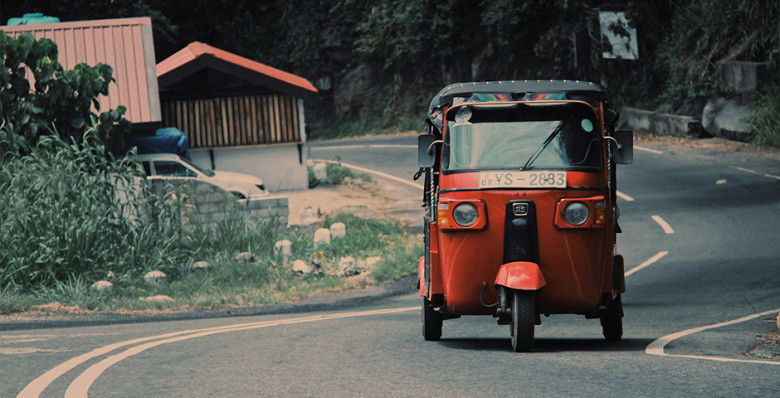 Топливный кризис 2026: Шри-Ланка вводит заправку по номера