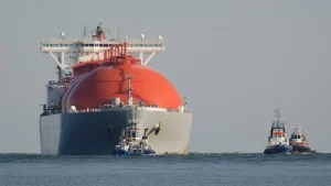 Нефтяной коллапс: Саудовская Аравия, Ирак и ОАЭ остановили 30% добычи.