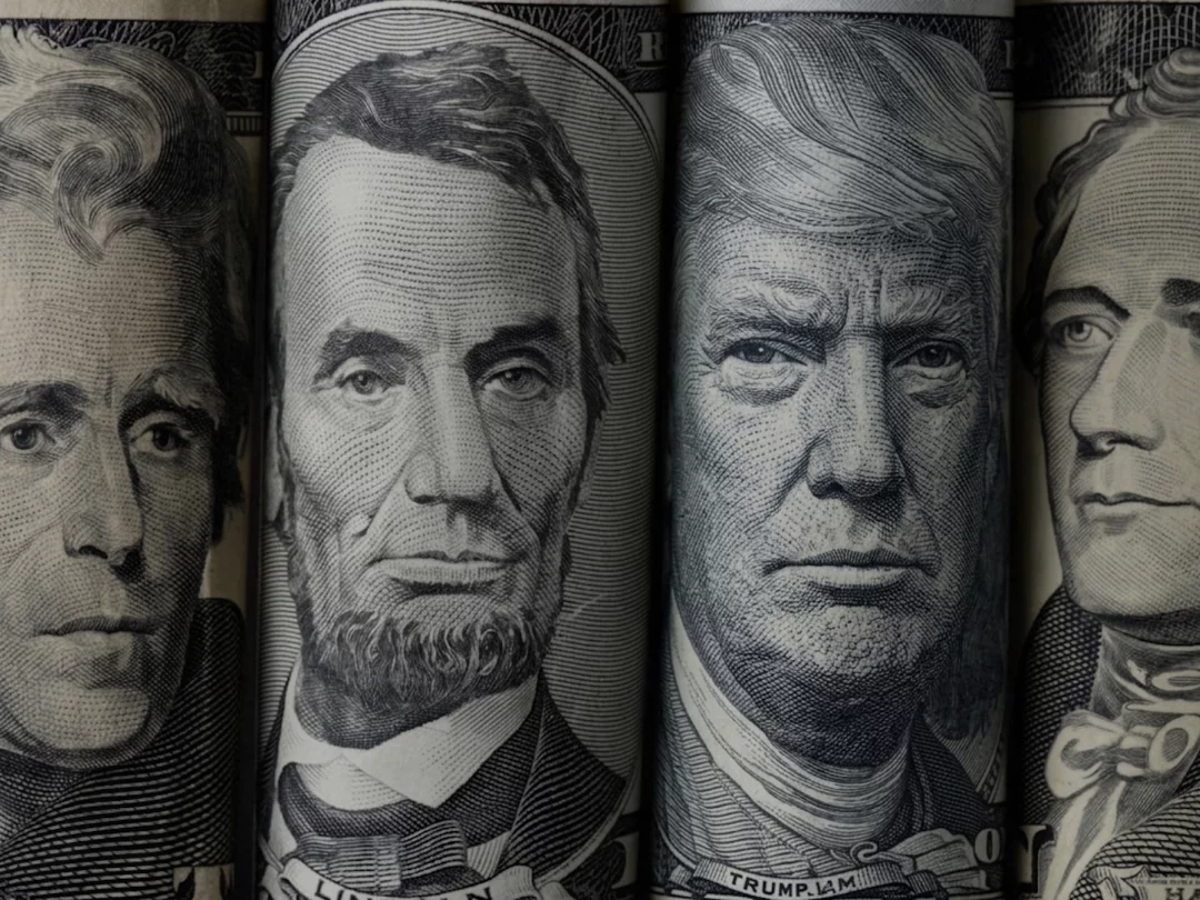 Подпись Трампа на долларах: исторический прецедент Минфина США.