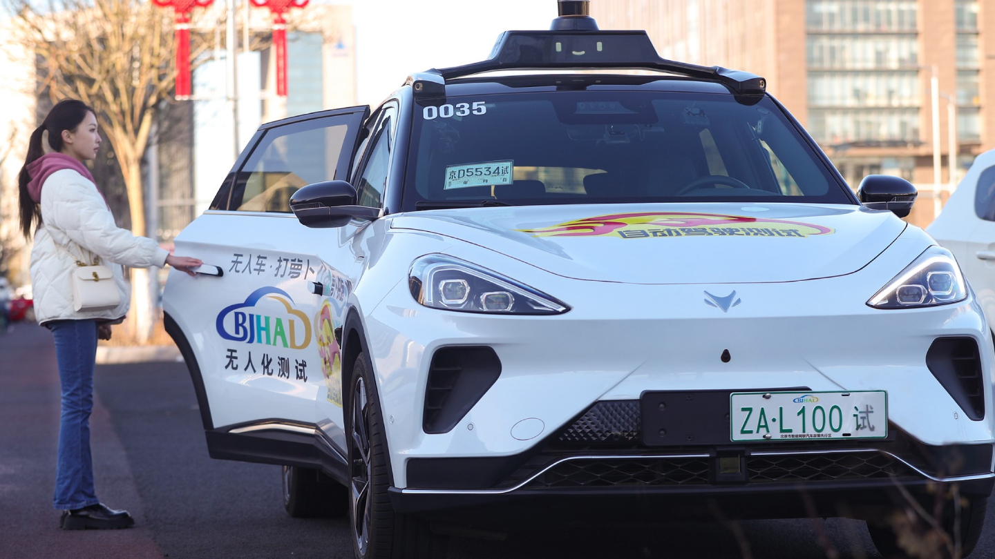 Коллапс роботакси в Ухане: 100 машин Baidu заблокировали город.