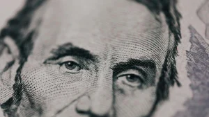 Доллар на максимуме: реакция на срыв переговоров США и Ирана.
