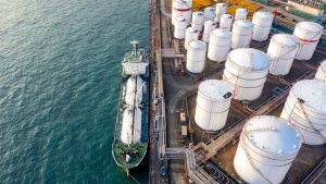 Экспорт нефти из РФ: Urals по $98 и продление лицензий США.