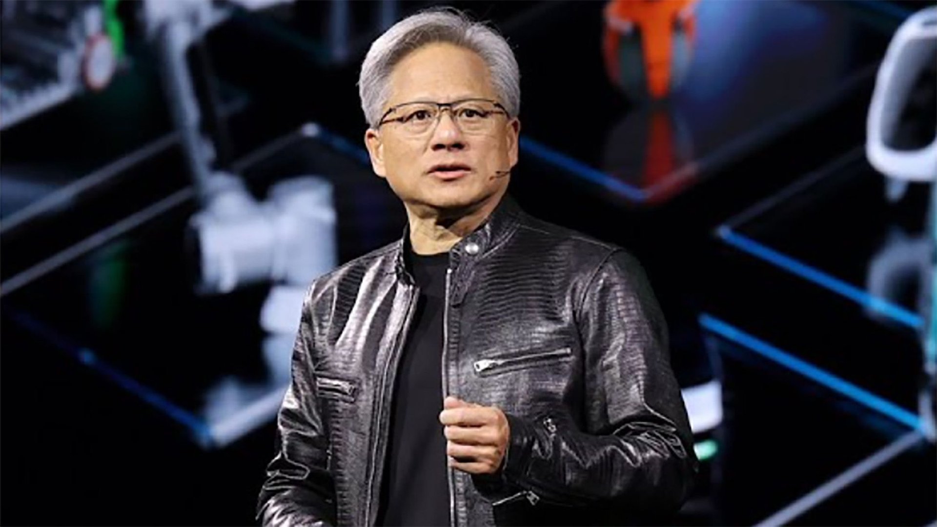 Дженсен Хуанг против безработицы: глава Nvidia защищает ИИ на фоне сокращений.