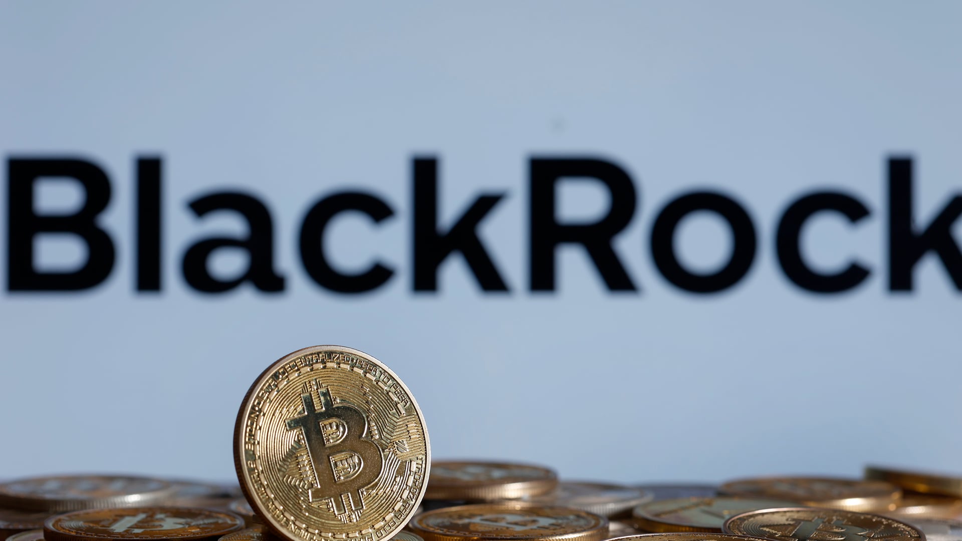 BlackRock запустил ИИ-фонд BITA, объемы HYPE-ETF растут