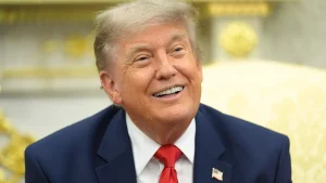 Скандал вокруг акций Дональда Трампа: скрытые 21 000 сделок в отчете за 2025 год.