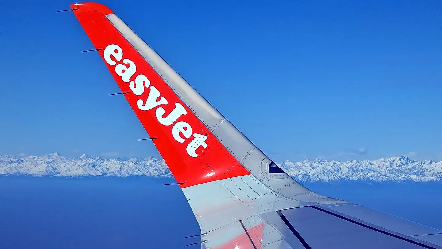 Castlelake выкупает лоукостер easyJet за $7,3 млрд (£5,5 млрд) и выводит с биржи.