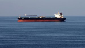 Военные конвои и подавление радаров: как ВВС США возобновили экспорт нефти через Ормузский пролив