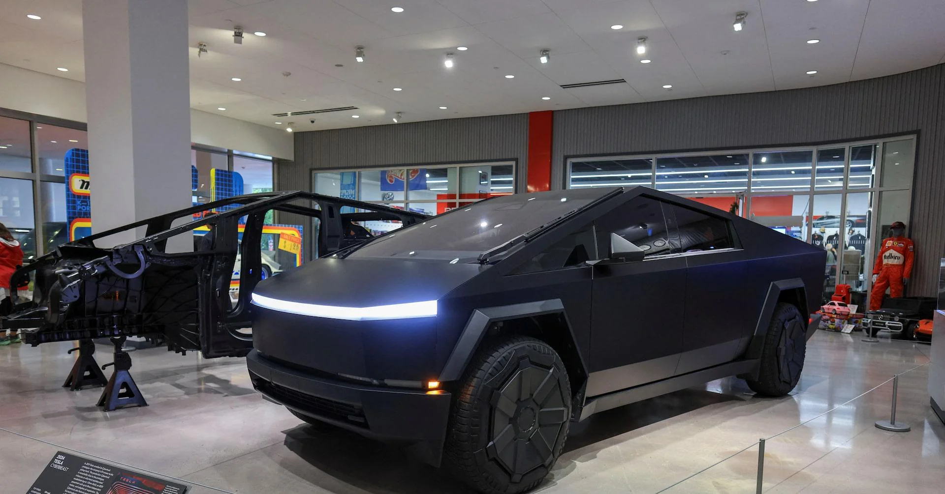 Прайс-лист Tesla Cybertruck снова вырос: обе версии подорожали