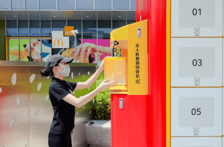 Воздушный фастфуд: McDonald's и Meituan запустили доставку дронами в Шанхае