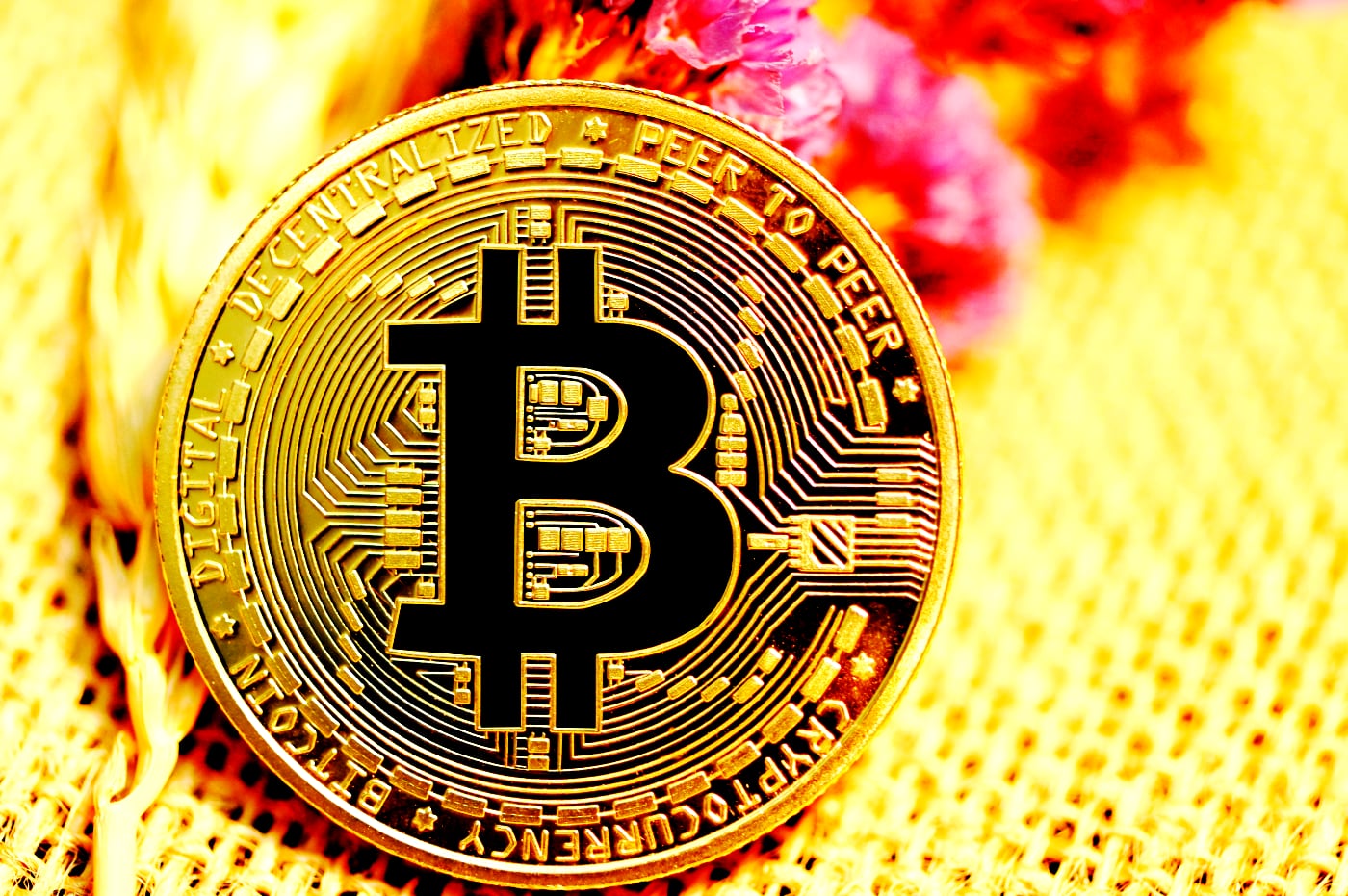 Ралли рисковых активов 2026: Биткоин выше $87 тыс., $1 млрд в ETF и рекорд Nasdaq