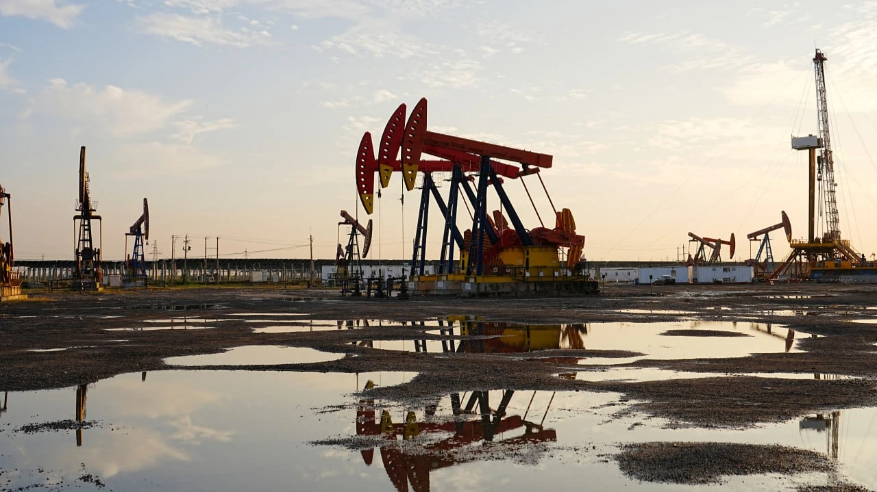 Скачок нефти Brent выше $107: падение акций США, ралли доходностей и риски повышения ставки ФРС